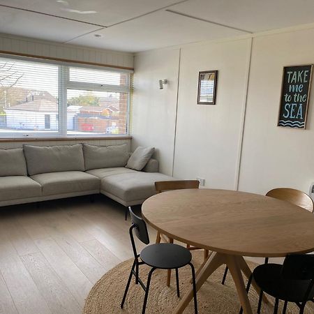 Beautifully Appointed 2 Storey Chalet With Access To Outdoor Swimming Pool - 5 Minute Stroll To Miles Of Sandy Beach - Near To The Norfolk Broads & Great Yarmouth Scratby Exterior foto