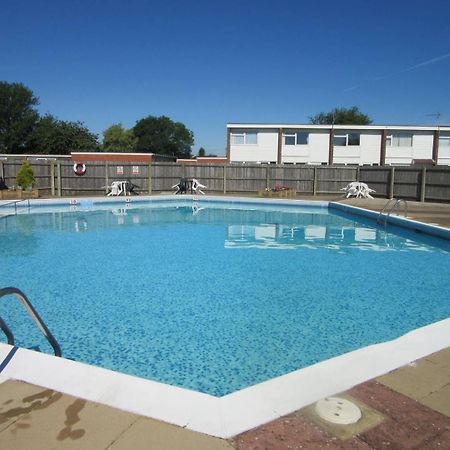 Beautifully Appointed 2 Storey Chalet With Access To Outdoor Swimming Pool - 5 Minute Stroll To Miles Of Sandy Beach - Near To The Norfolk Broads & Great Yarmouth Scratby Exterior foto